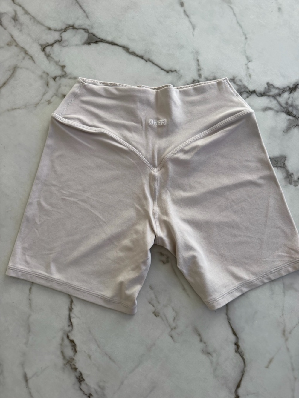 Oner Active Soft Motion HIGH WAISTED SHORTS 6" WITH WHITE LOGO Sand Size S - Picture 6 of 7